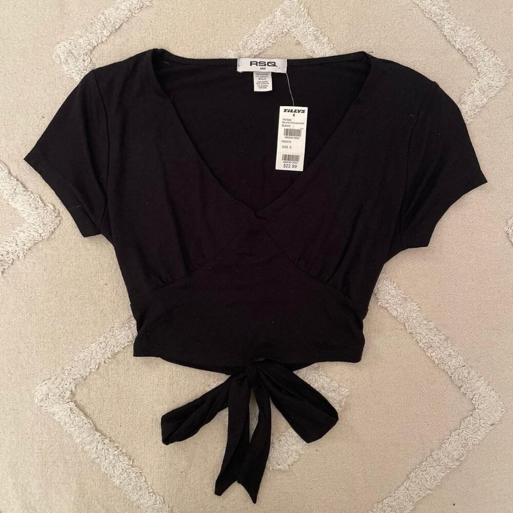 Tillys Women's Black Crop-top